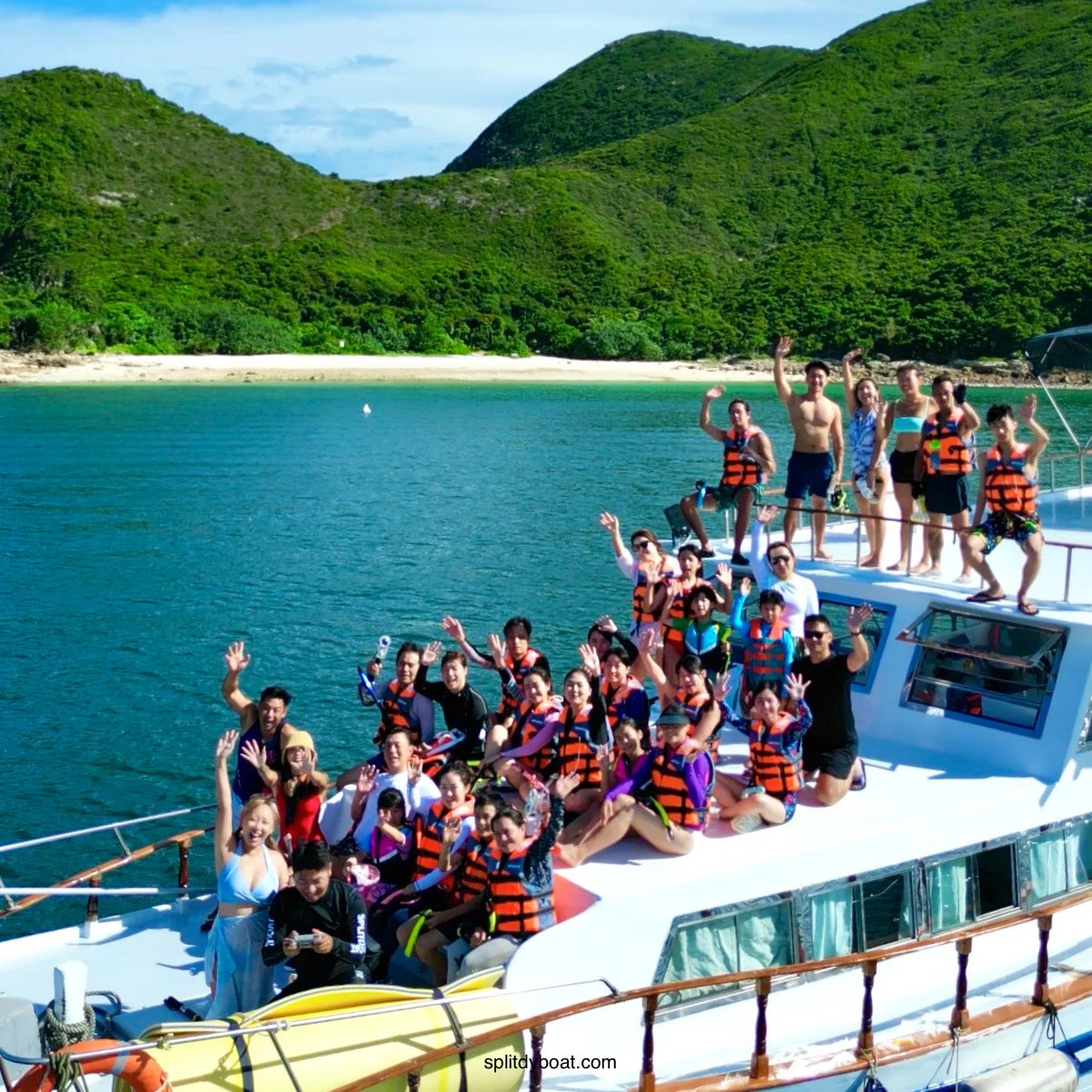 (HK) Sai Kung Beach Snorkelling and Island Hopping Tour Experience by Yacht
