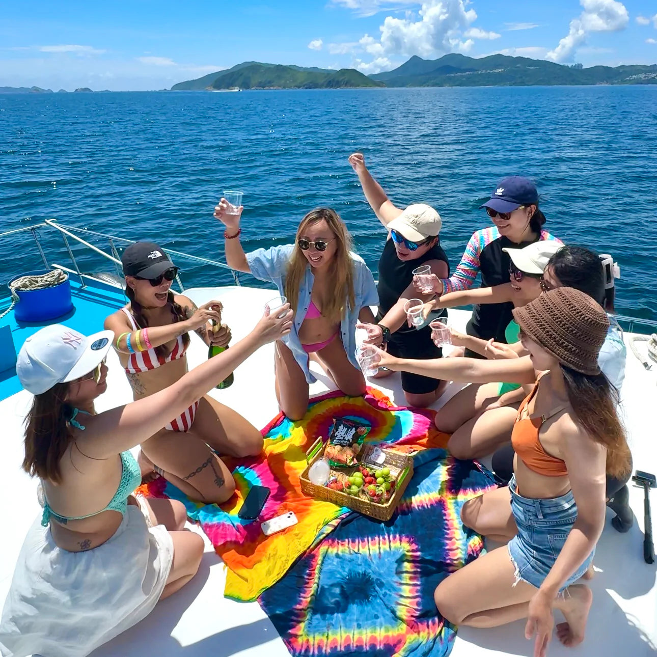 (HK) Sai Kung Beach Snorkelling and Island Hopping Tour Experience by Yacht